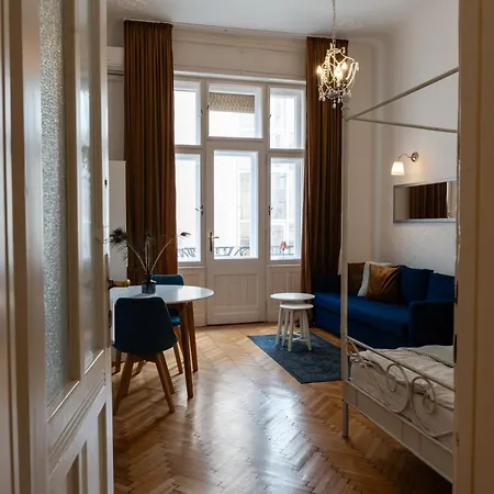 Downtown W18 Apartment